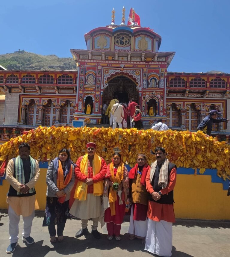 पर्यटन मंत्री सतपाल महाराज ने किए बद्री-केदार के दर्शन, श्रद्धालुओं के लिए कराया ₹10 करोड़ का दुर्घटना बीमा