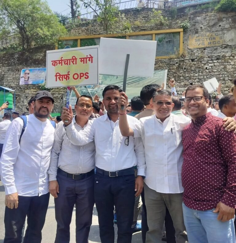 पुरानी पेंशन बहाली को लेकर कर्णप्रयाग में गरजे कर्मचारी, निकाली विशाल ‘पेंशन हुंकार रैली’