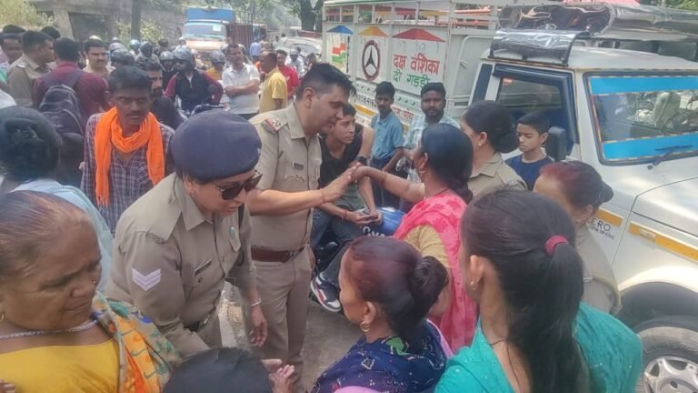गुलदार के आतंक से फूटा ग्रामीणों का गुस्सा, श्रीनगर-पौड़ी मार्ग पर लगाया जाम