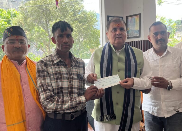 आकाशीय बिजली से प्रभावित पशुपालकों को मिली राहत, 30 स्वामियों  को वितरित किए गए चेक