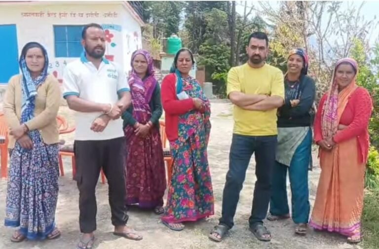 शिक्षक की कमी से आक्रोशित ग्रामीणों का फूटा गुस्सा, प्राथमिक विद्यालय डुगरी में लटकेगा ताला