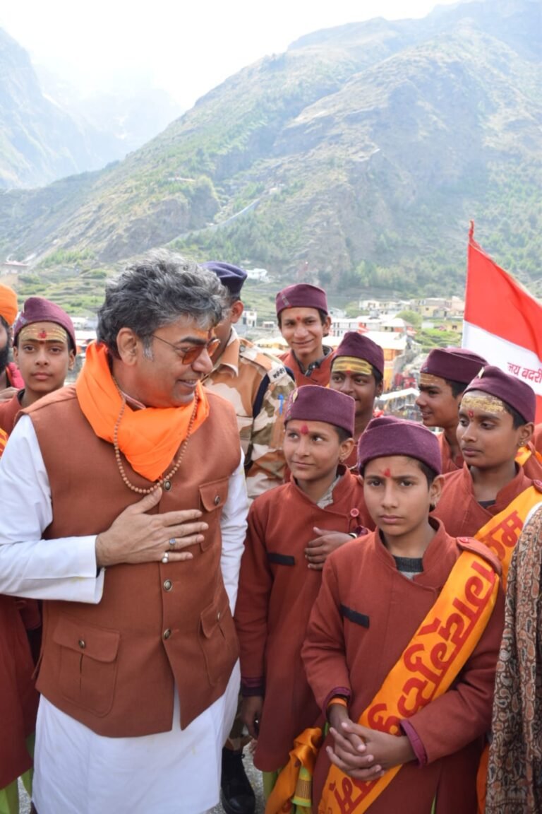 अभिनेता आशुतोष राणा ने किया भू-बैकुंठ  बदरीविशाल के दर्शन 