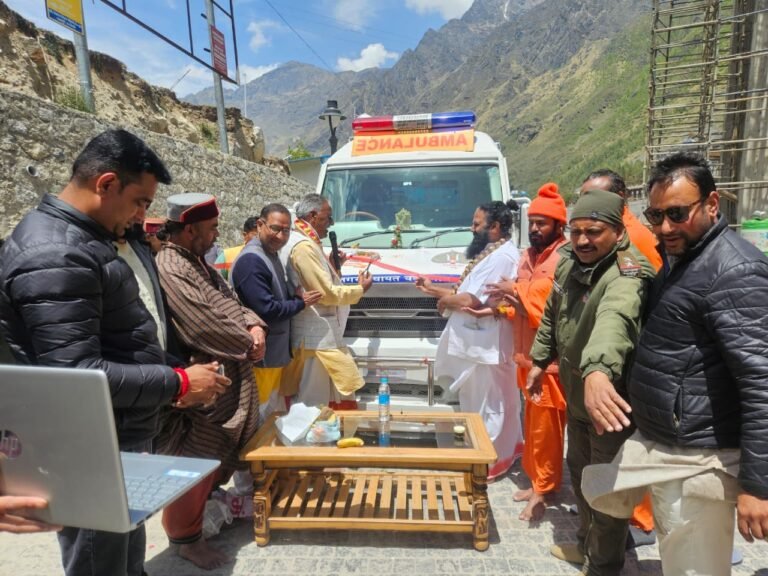 बद्रीनाथ धाम में श्रद्धालुओं को मिली हाईटेक एम्बुलेंस की सौगात, जिलाधिकारी गौरव कुमार ने किया वर्चुअली शुभारंभ