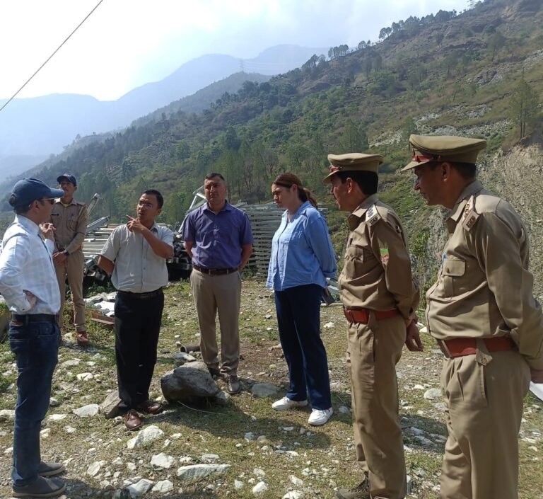 वनाग्नि पर काबू पाने के लिए वन विभाग अलर्ट मोड पर, वन संरक्षक डॉ. विनय भार्गव ने किया चमोली का दौरा