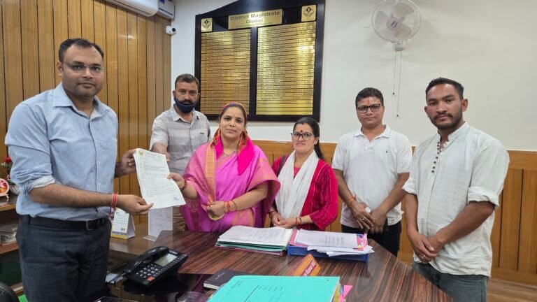 जन मुद्दों को लेकर नगर पंचायत एवं बंड नागपुर के जनप्रतिनिधियों ने जिलाधिकारी को सौंपा ज्ञापन