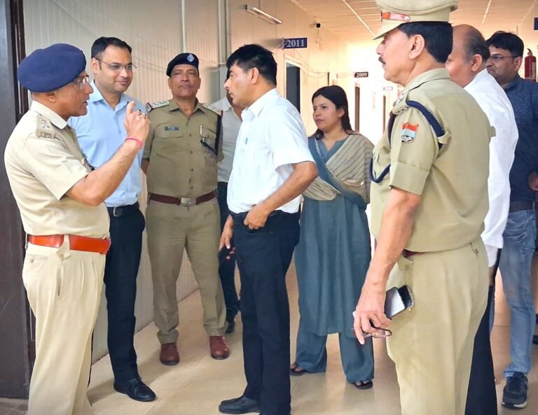नीट यूजी 2026: निष्पक्ष और शांतिपूर्ण परीक्षा के लिए प्रशासन पूरी तरह तैयार, डीएम-एसपी ने किया परीक्षा केंद्र का निरीक्षण