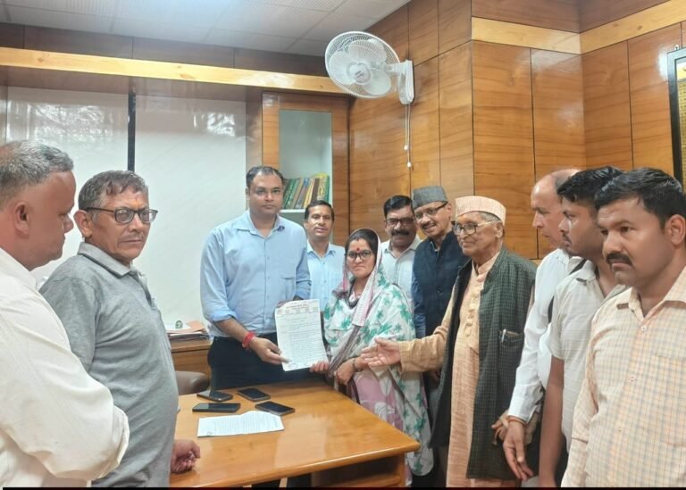 बंड क्षेत्र की जनसमस्याओं और विकास कार्यों को लेकर जिलाधिकारी सहित वरिष्ठ अधिकारियों से हुई विस्तृत चर्चा
