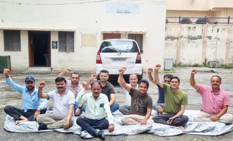 उत्तराखंड दूरसंचार परिमंडल में पुनर्गठन नीति के विरोध में कर्मियों का प्रदर्शन