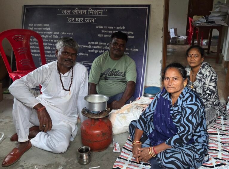 बदरीनाथ जा रहे गुजरात के चार यात्री निजमुला घाटी में फंसे, ग्रामीणों ने दिया सहारा