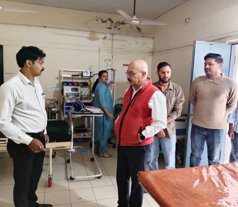 चारधाम यात्रा मार्ग की स्वास्थ्य व्यवस्थाओं का सीएमओ ने किया औचक निरीक्षण