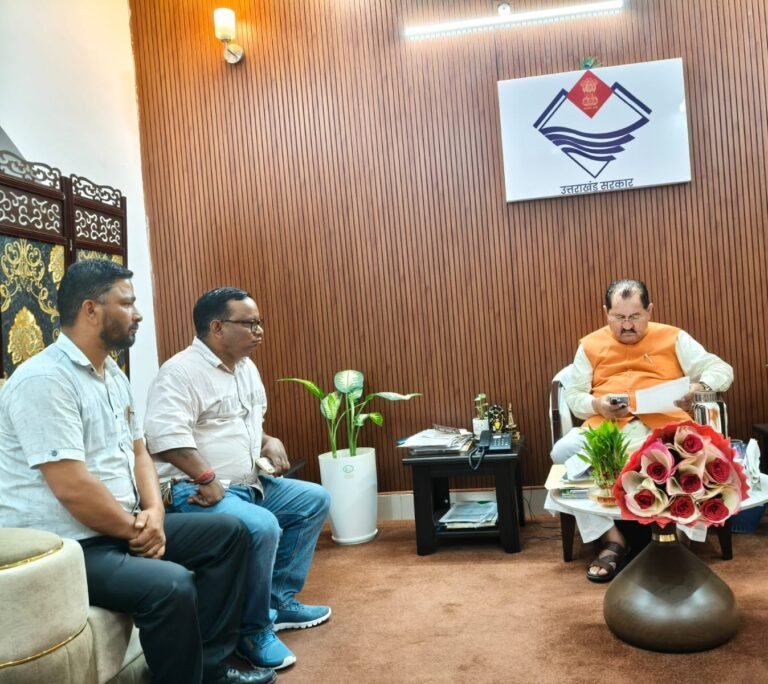 भारी बारिश से प्रभावित ज्योतिर्मठ क्षेत्र के पुनर्वास की मांग, प्रभारी मंत्री को सौंपा ज्ञापन