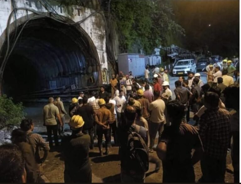 हाट गांव के नजदीक टीएचडीसी की निर्माणाधीन टनल टूटने  से हड़कंप, 13 लोगों का सुरक्षित रेस्क्यू
