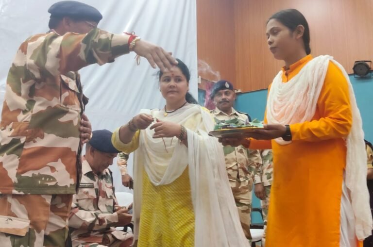 रक्षाबंधन पर हिमवीरों को बांधा रक्षा सूत्र, एकल अभियान की बहनों ने लिया राष्ट्र रक्षा का संकल्प