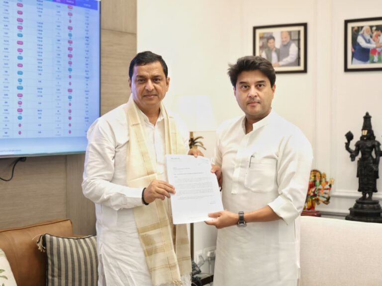 गढ़वाल में 92 स्थानों पर मोबाइल टावर लगाने की मांग, केंद्रीय मंत्री से मिले सांसद अनिल बलूनी