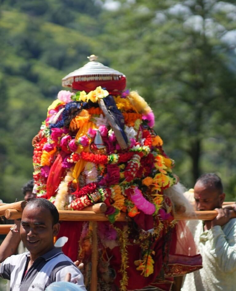कनोल पहुंची मां नंदा की बड़ी जात, उमड़ा आस्था का जनसैलाब, कल कनोल में ही विश्राम करेगी सभी डोलिया