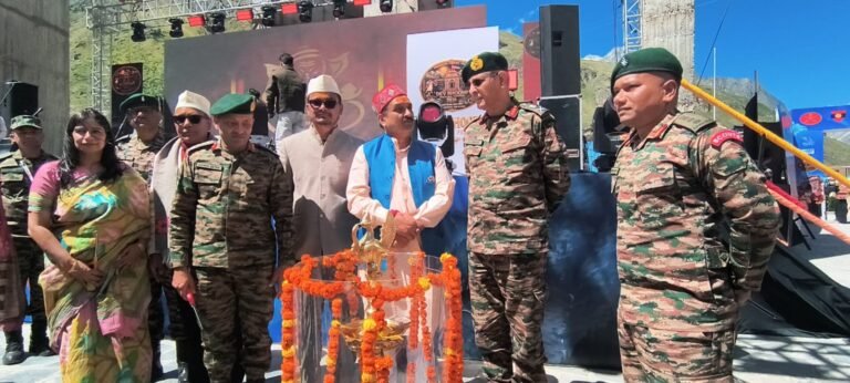 सीमावर्ती आजीविकाओं को बढावा भारतीय सेना और नागरिक प्रशासन के सहयोग से भारत के प्रथम गाँव माणा में शॉपिंग आउटलेट-सह-रेस्तरां का उद्धाटन
