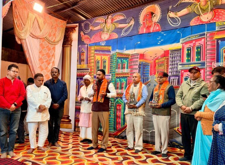 101वें वार्षिक श्रीरामलीला समारोह में अतिथियों का स्वागत, समिति ने जताया आभार