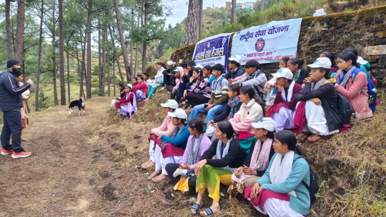 थलीसैंण महाविद्यालय में प्राथमिक उपचार का दिया प्रशिक्षण, छात्राओं को स्वच्छता के प्रति किया जागरूक